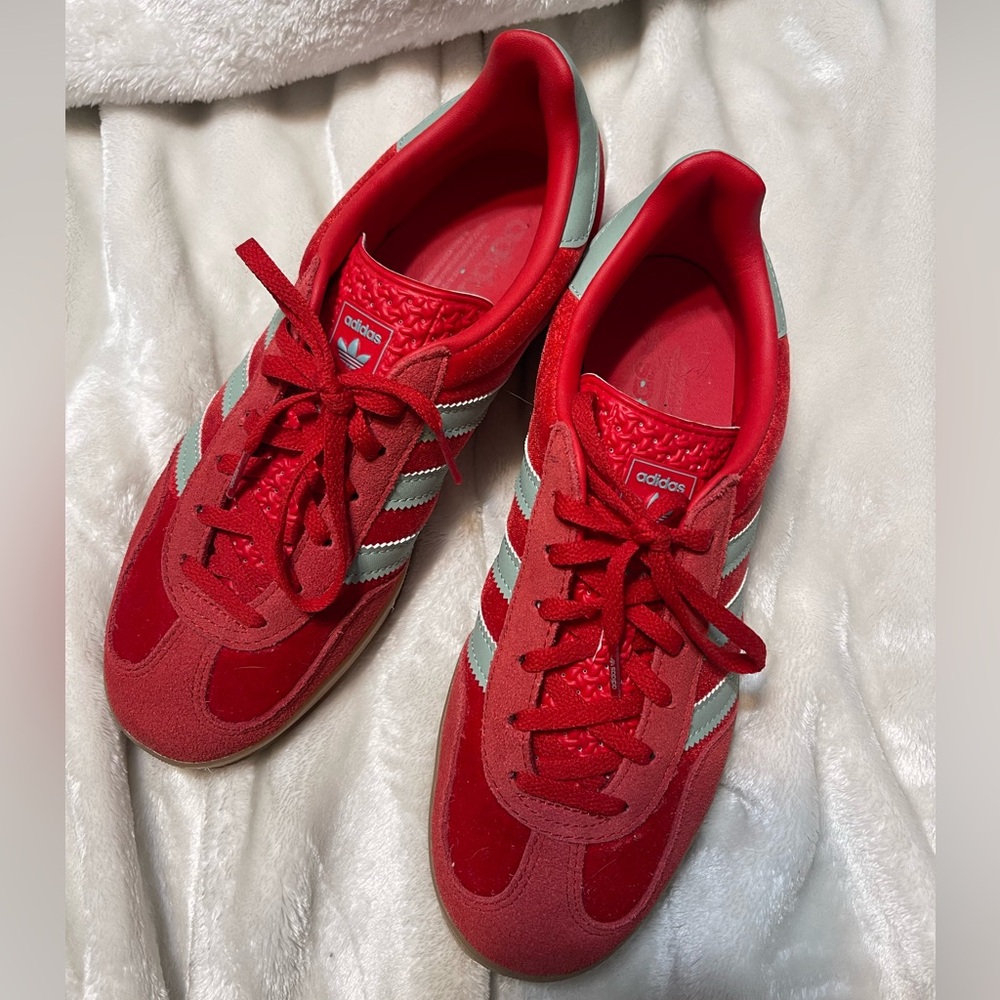 ✨Adidas✨ Gazelle sneakers